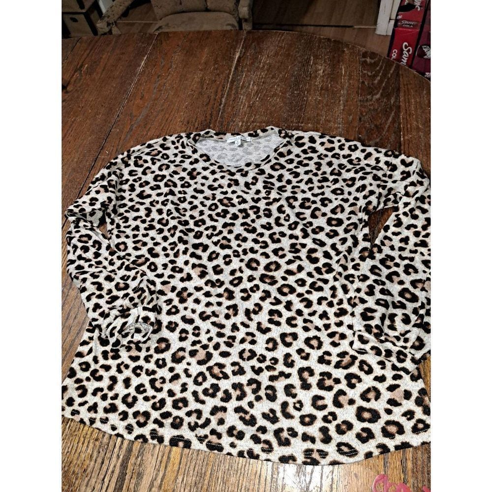 Medium Green Envelope Long Sleeve Pullover Shirt Top Leopard Cheetah